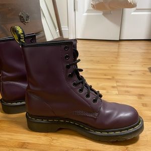 1460 Women’s Smooth Leather Lace Up Boots